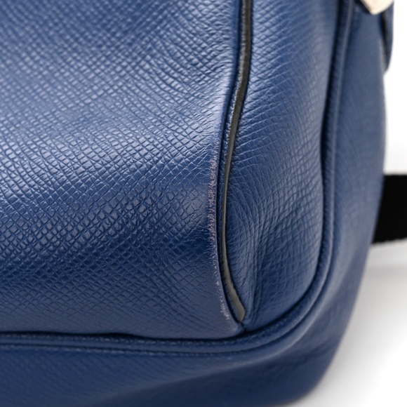 authentic LOUIS VUITTON Taiga Outdoor Messenger - Picture 10 of 13